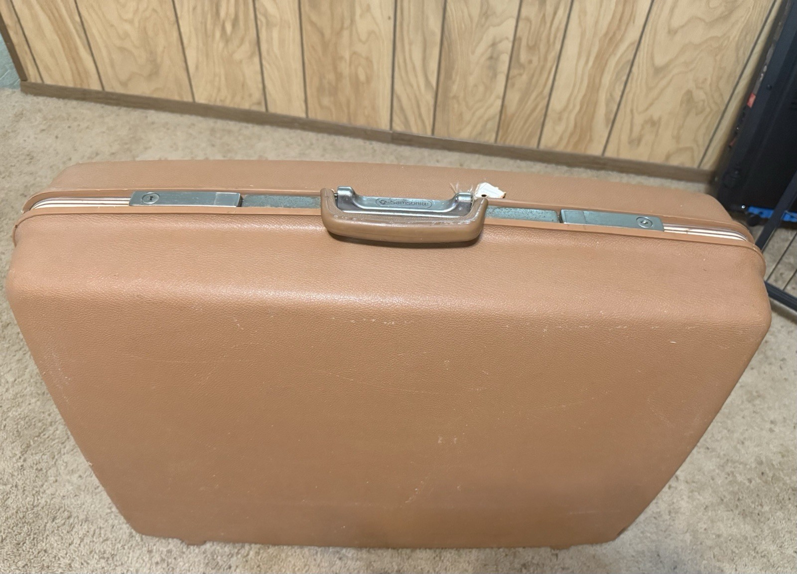 1970s Vintage Tan Samsonite Concord Hard Shell Suitcase 26x21x8