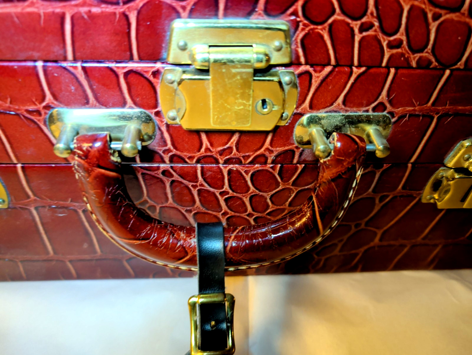 RARE 1920s Faux Alligator Leather 2 Tier Travel Cosmetic Case W/Mirror & Bottles