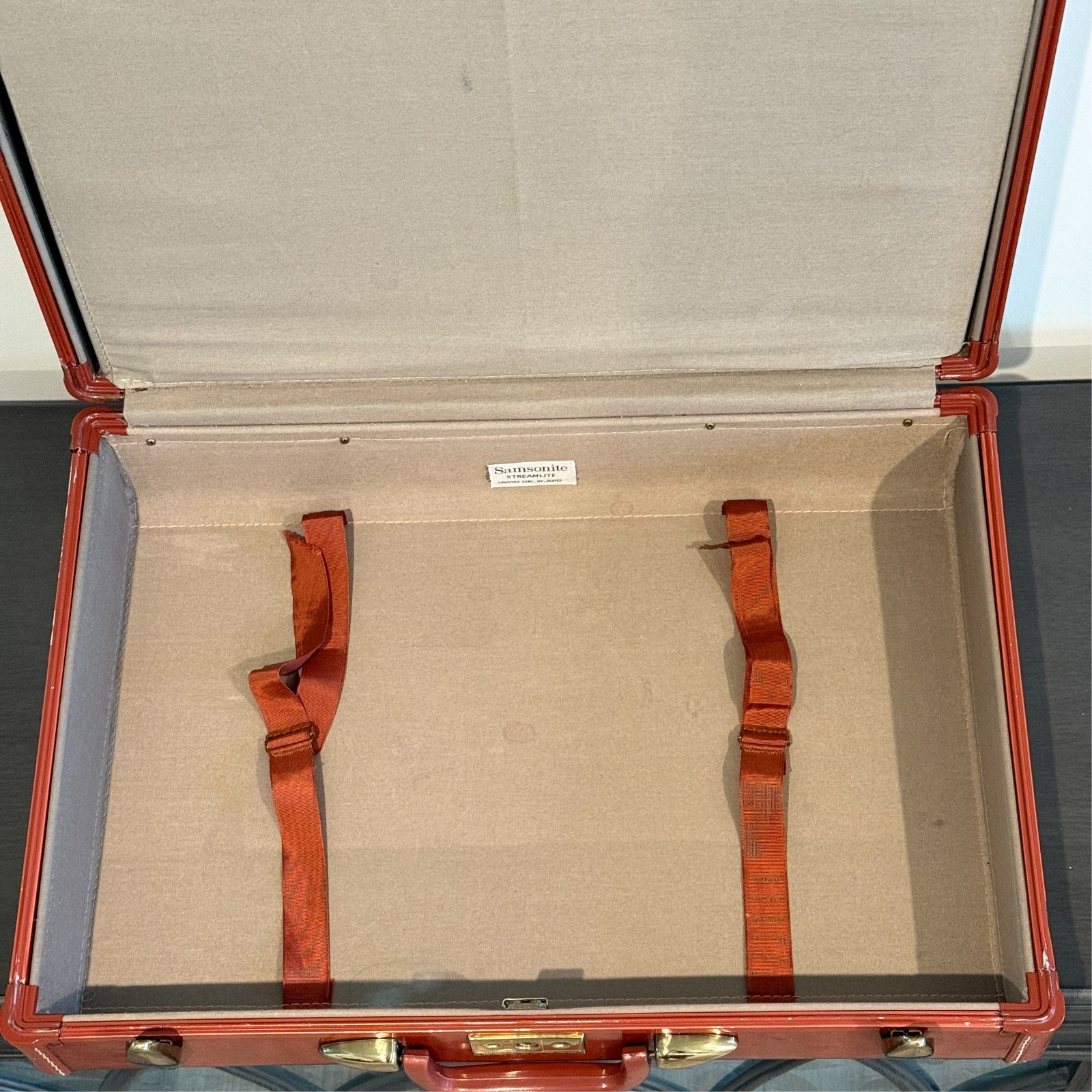 Vintage 1950s Samsonite Streamlite Hard Shell Suitcase Brick Red 21” No Key