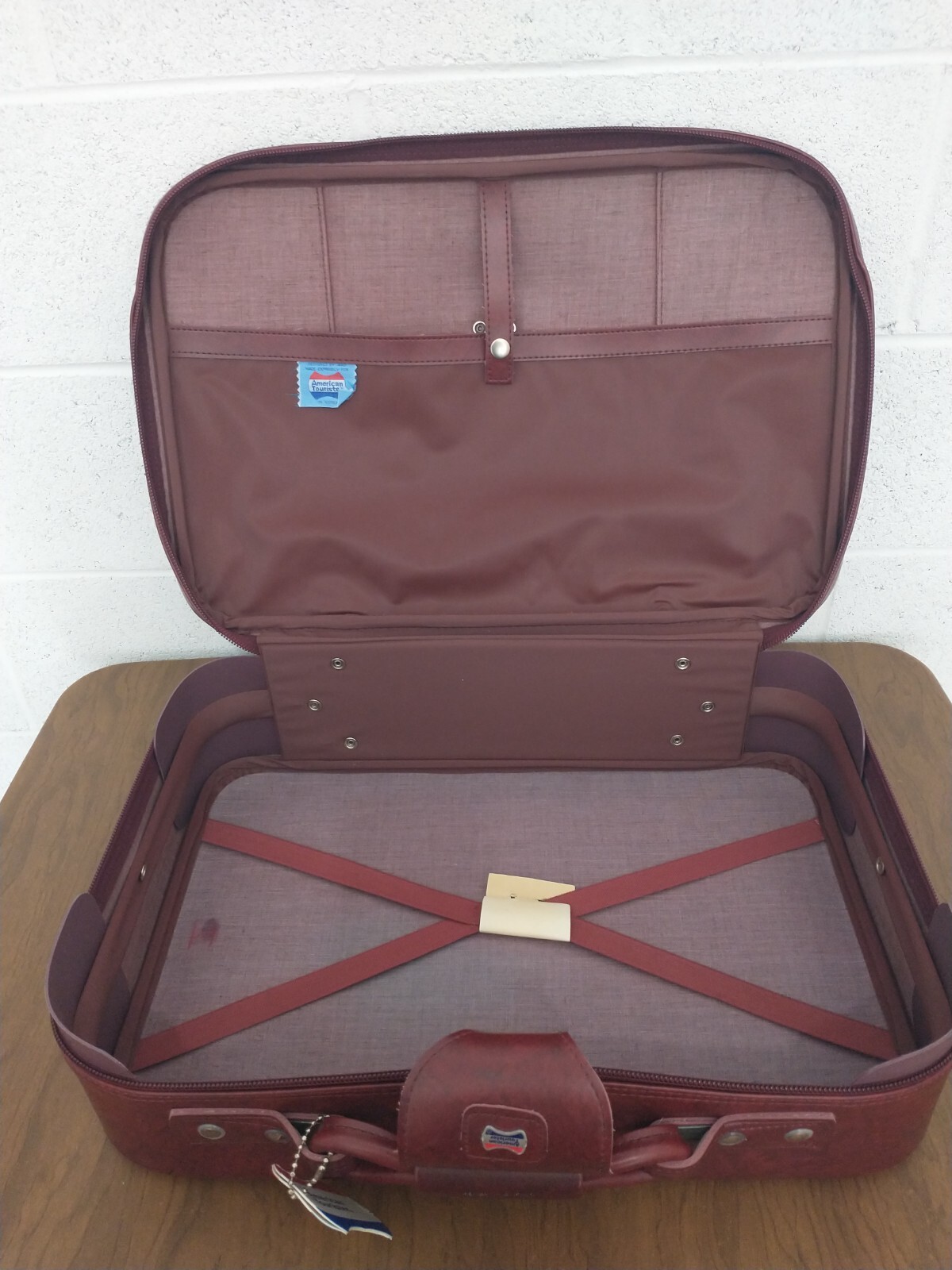 American Tourister Vintage Red Faux Leather 4 Piece Luggage Set 24×17 to Clutch