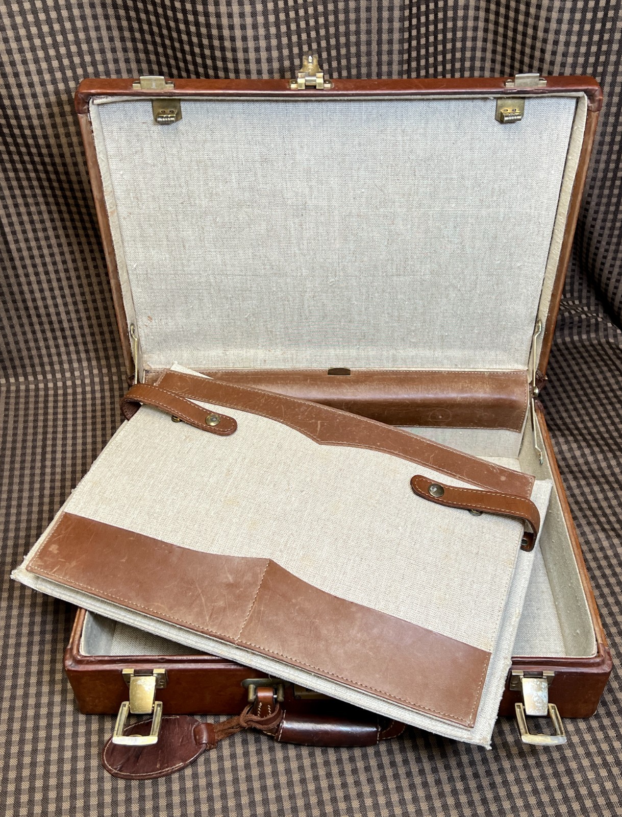 Vintage Bridlehide by Byron Brown Hard Shell Leather Locking Briefcase Attache