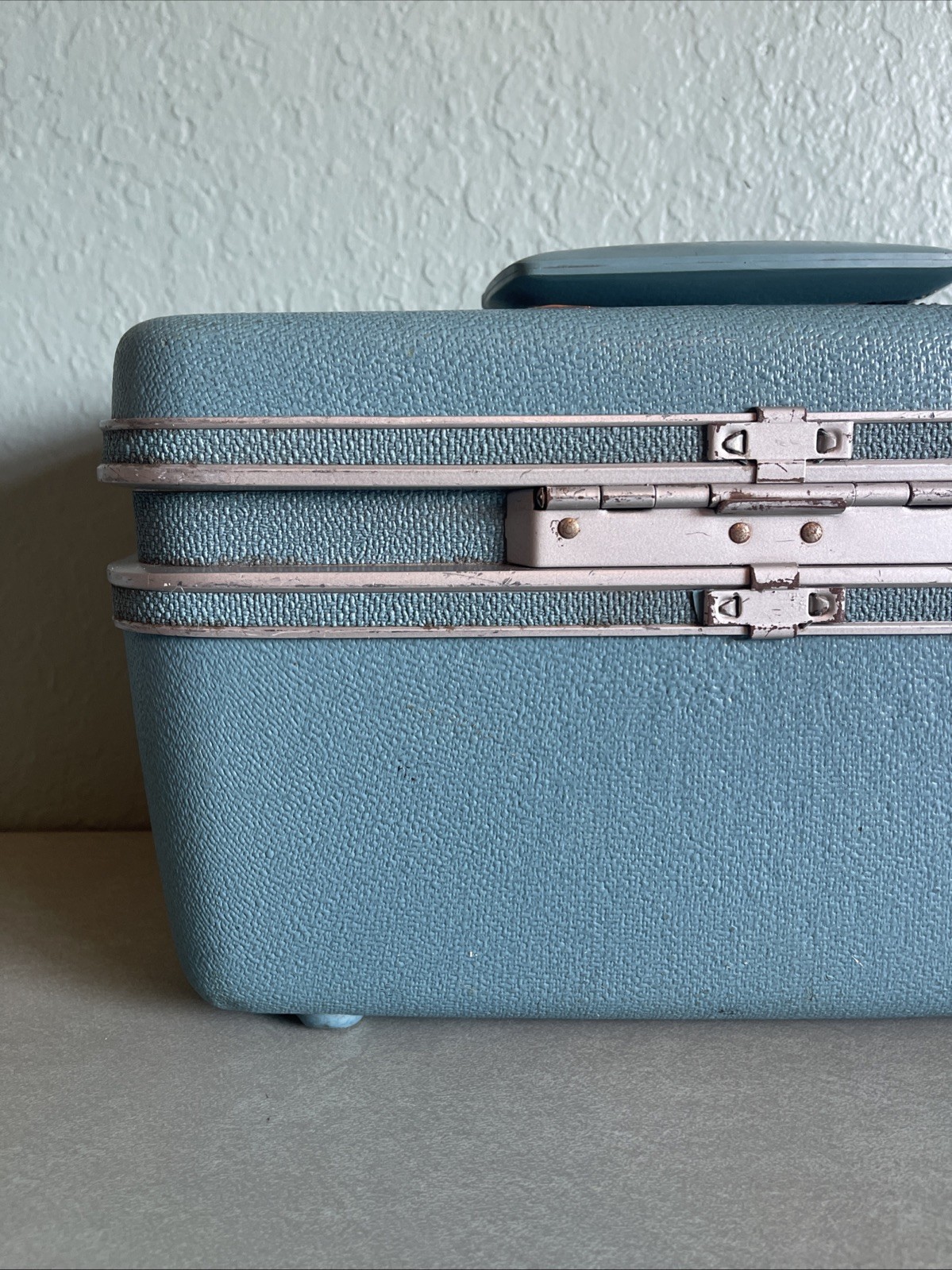 Vintage Samsonite Makeup Case Blue Hard Shell Travel Vanity Train Case w/ Keys