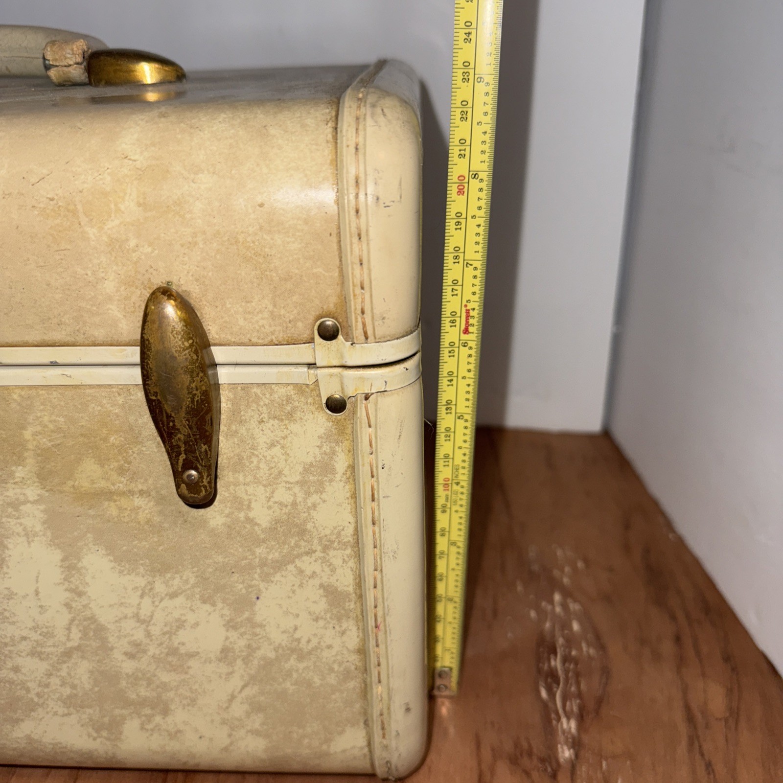 Samsonite Compact Train 4512 with Key And Some Accessories