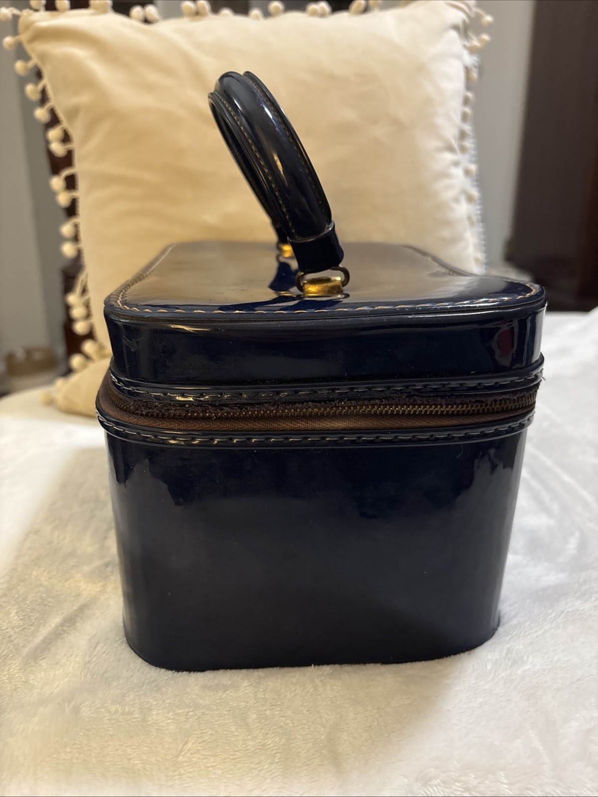 Vintage patent leather Cosmetic bag from The 50s With Mirror Retro
