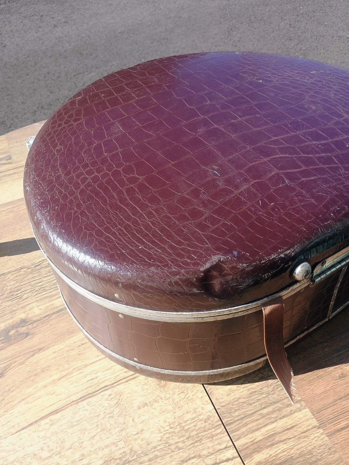 Vintage Samsonite Train Case Hat Box Style – Brown Faux Alligator Skin
