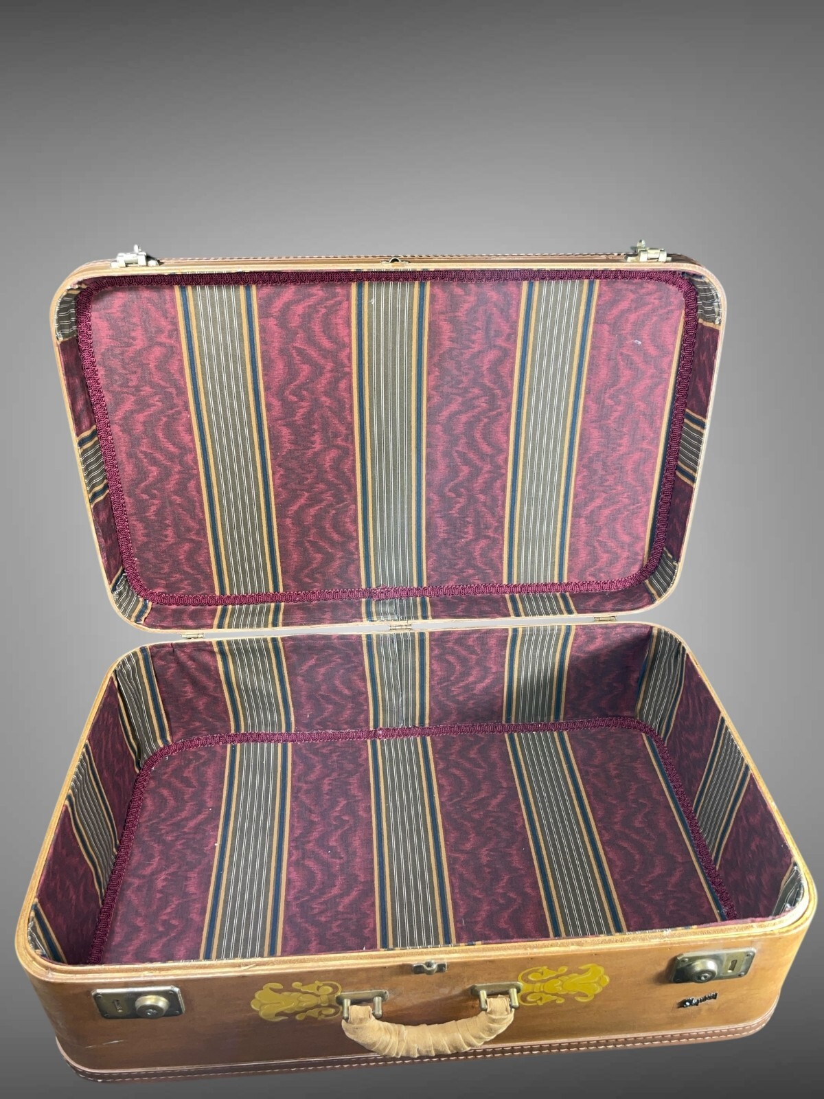 VTG Skyway Wooden Suitcase– Hand-Painted Book Motif – Amazing Condition 26x16x9