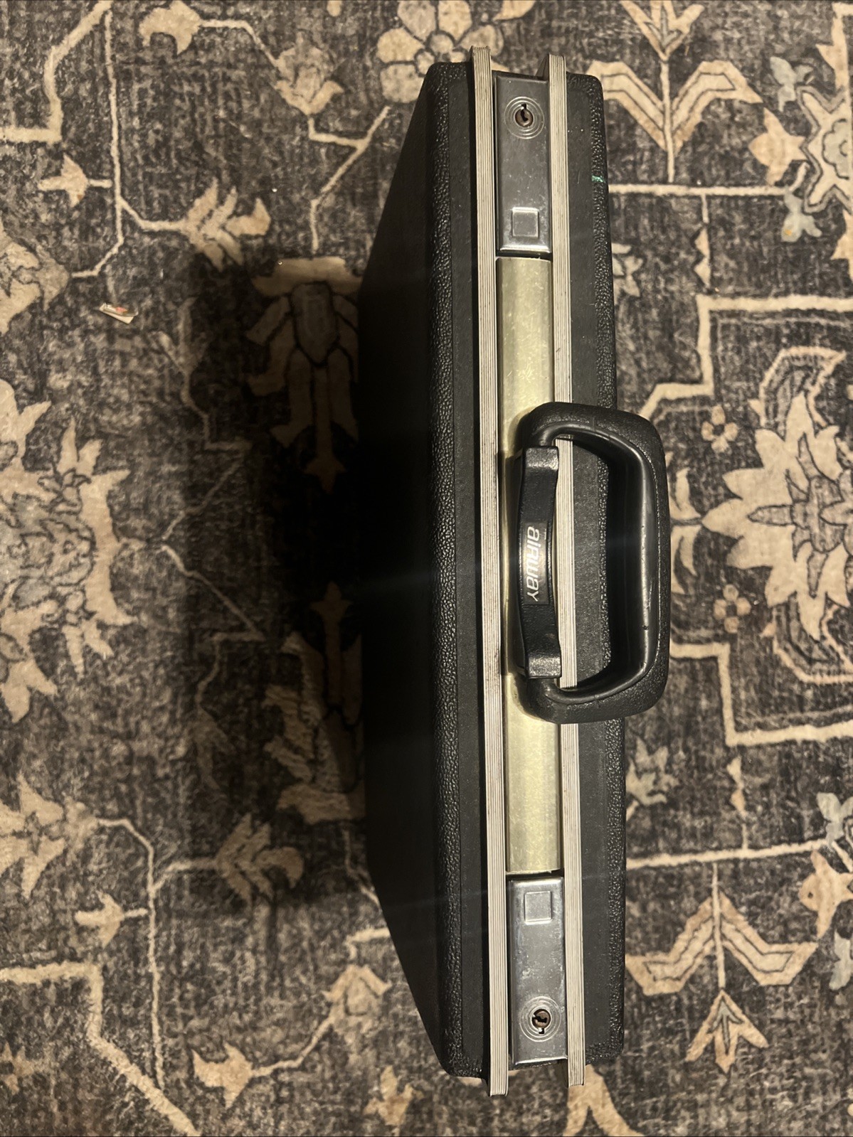 Vintage Airway Hard Case/ Black. No Keys. /Used Good Condition