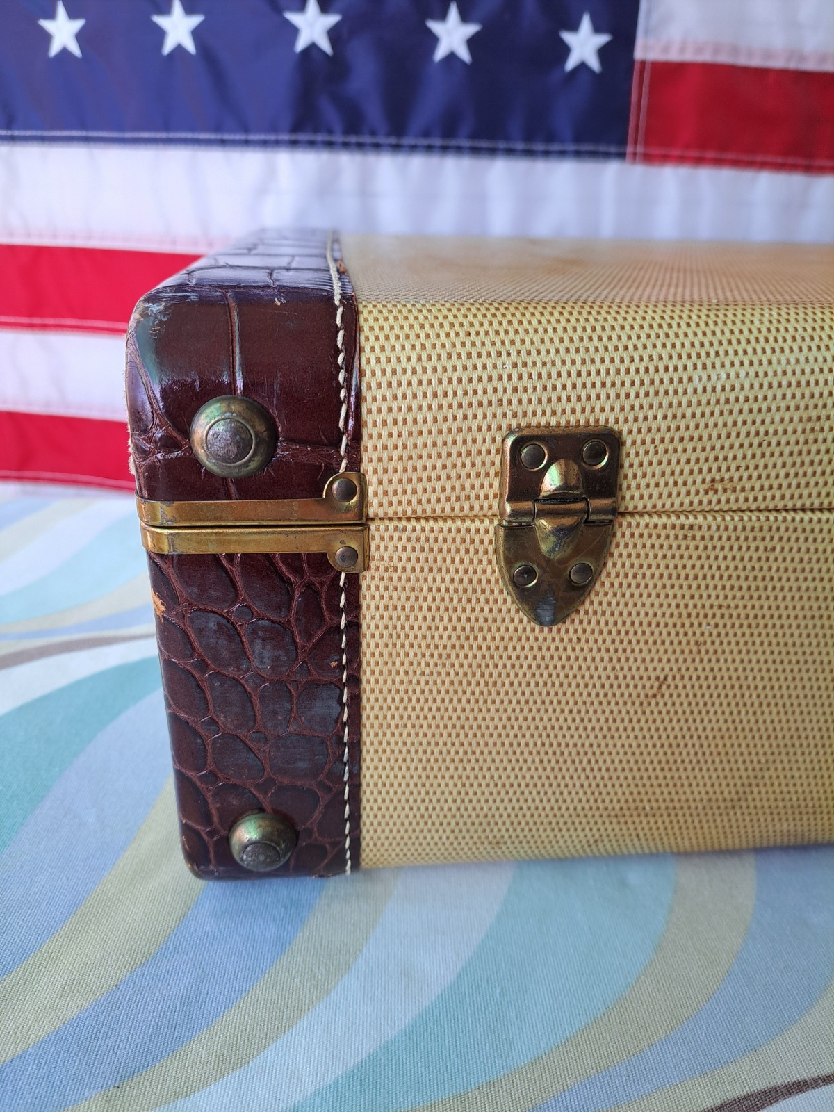 Vintage Air King Gold Tweed 24″ Suitcase Brown Embossed Alligator Leather