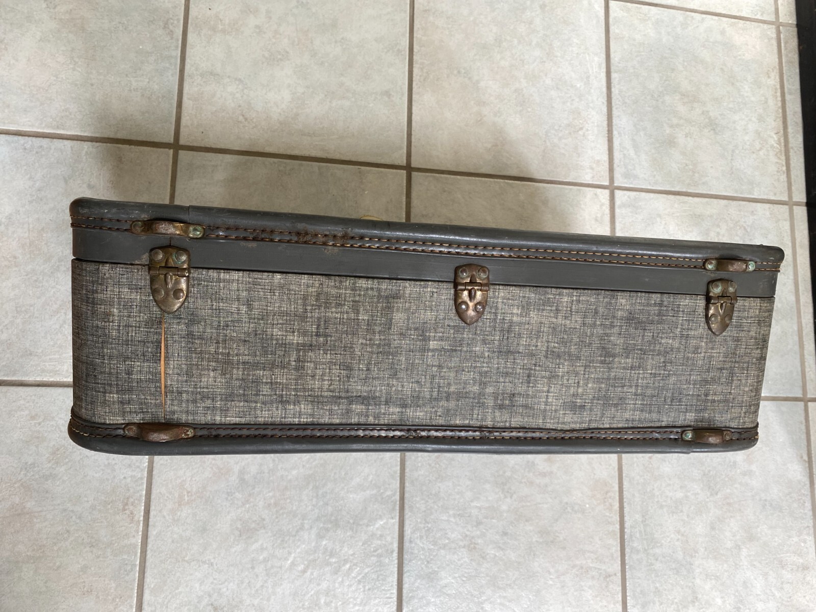 American Tourister Hi-Taper 1940s gray hard suitcase luggage 24 x 16 pink lining