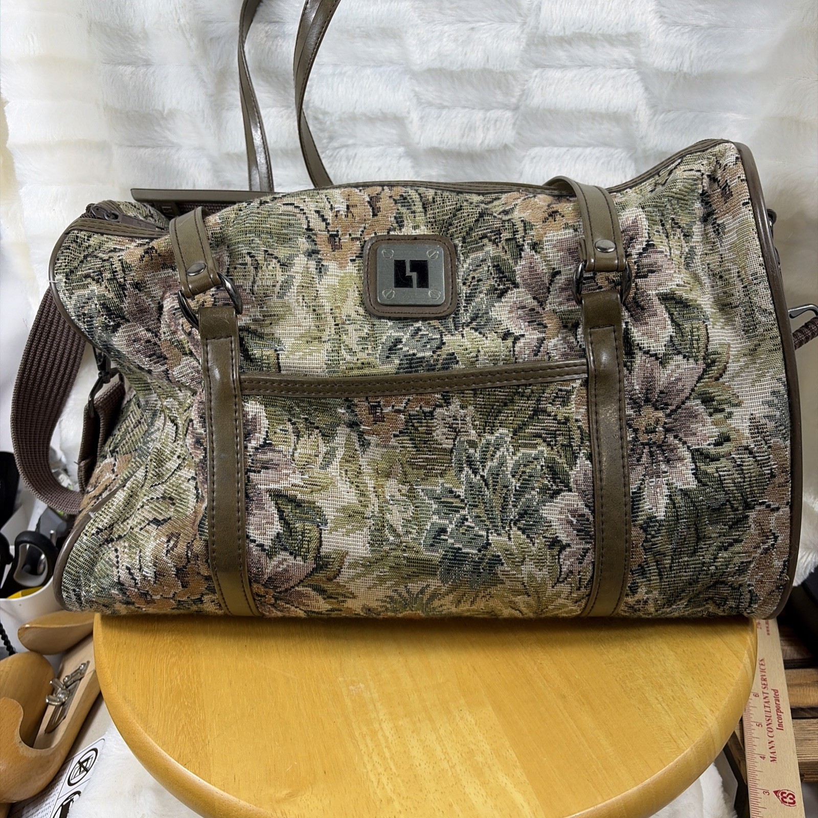Vintage Leisure Floral Tapestry Carry On Luggage Bag Duffle15.5 L6”w 9”T As Is