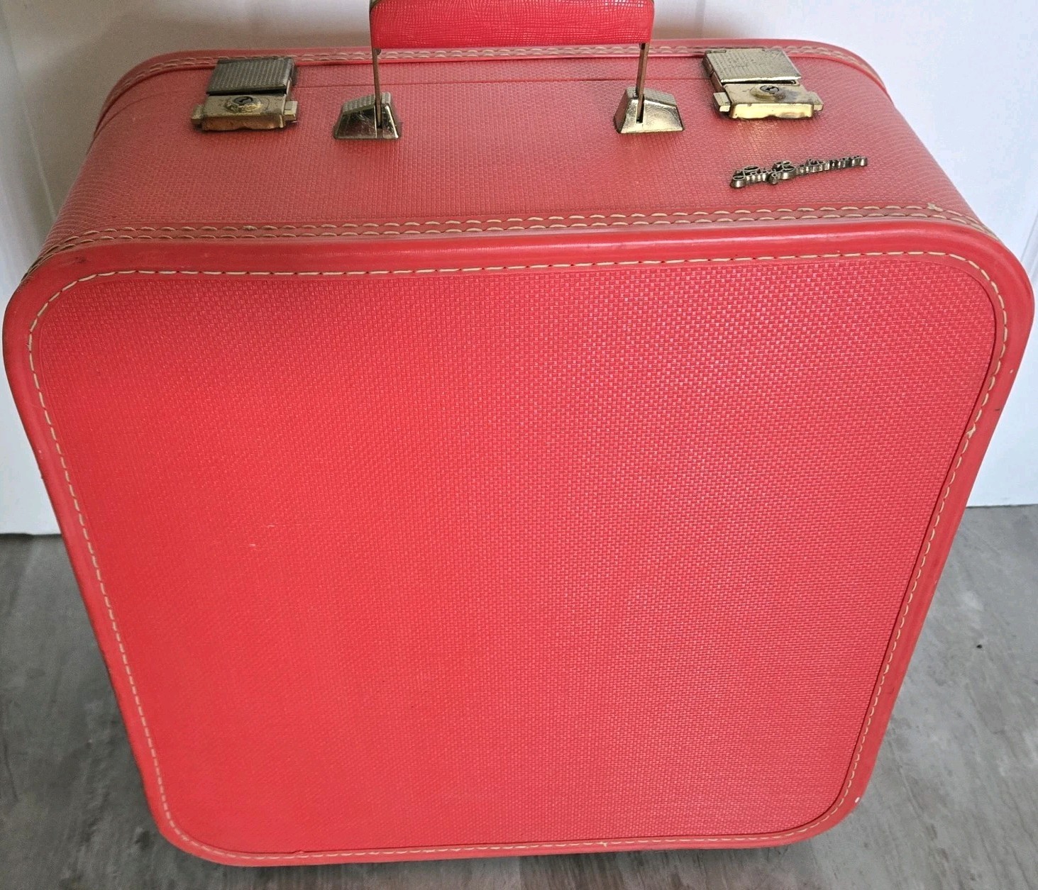 Vintage Lady Baltimore Red Hard Shell Medium Sized Luggage Suitcase with Key