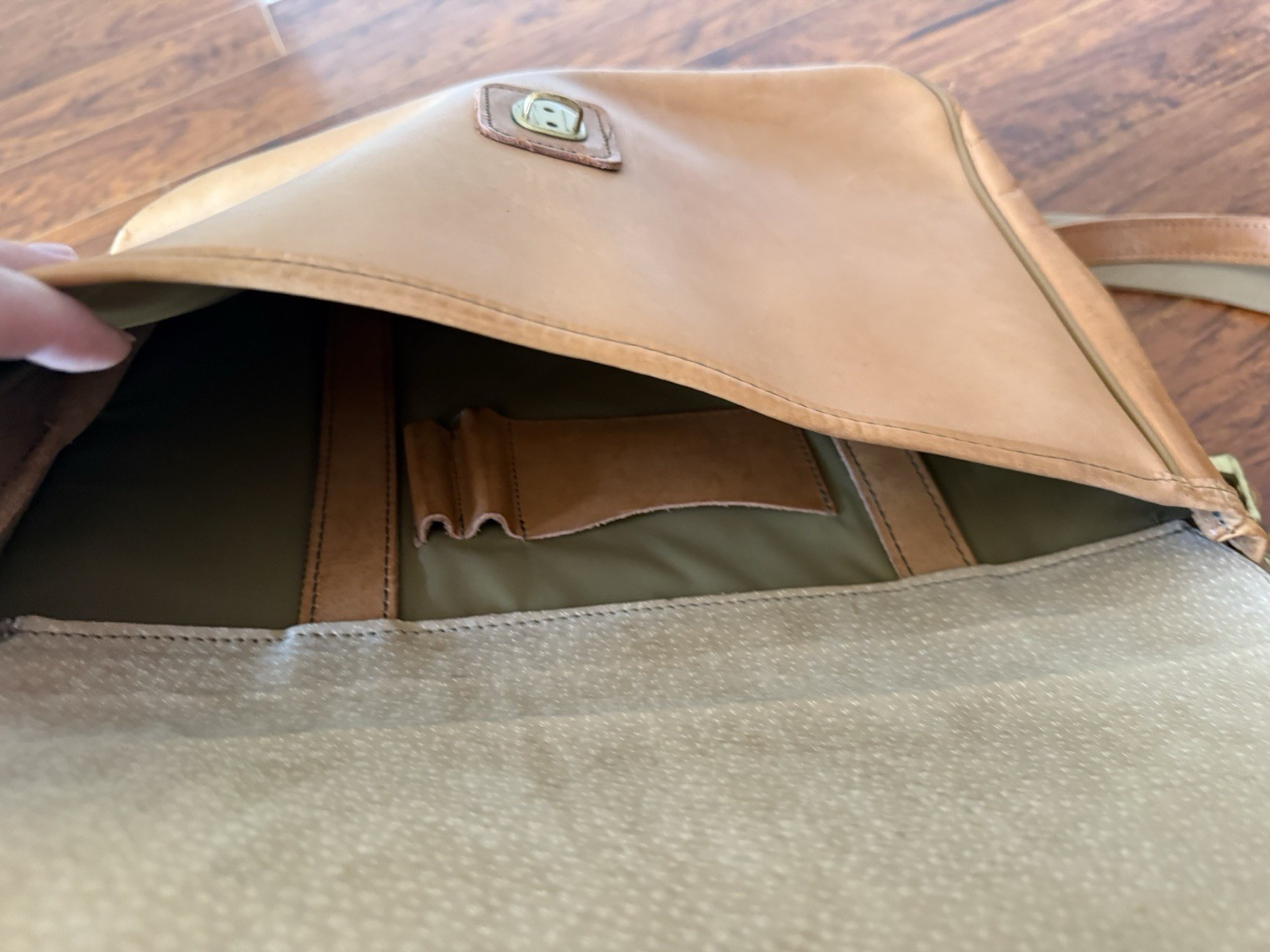 Hartmann Leather Travel Carry On Brown Messenger Leather Laptop Vintage Luxury