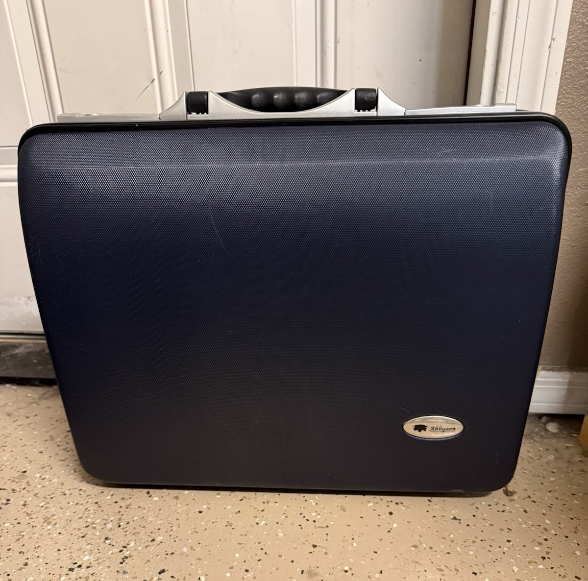 Vintage Abbyson Luggage Hard Side Luggage @@ small carry on size