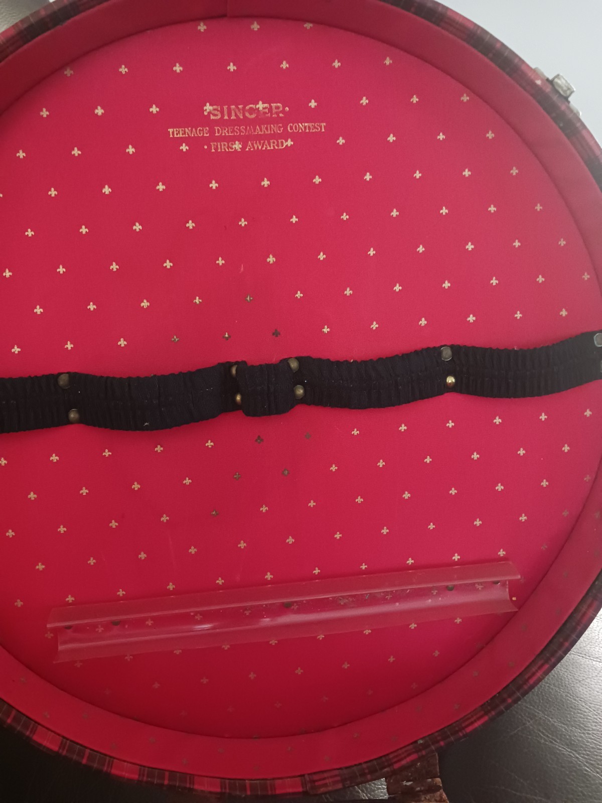 RARE Vintage Plaid Hat Box Train Case Luggage SINGER First Award Tartan