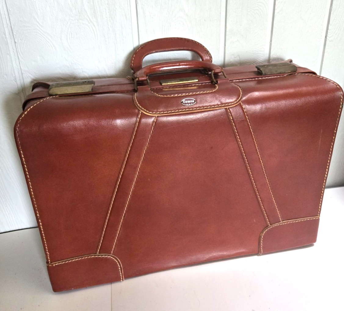 Vintage Early 1950’s Towne Saddle Brown Leather Luggage 21″L x 14″H x 7″D