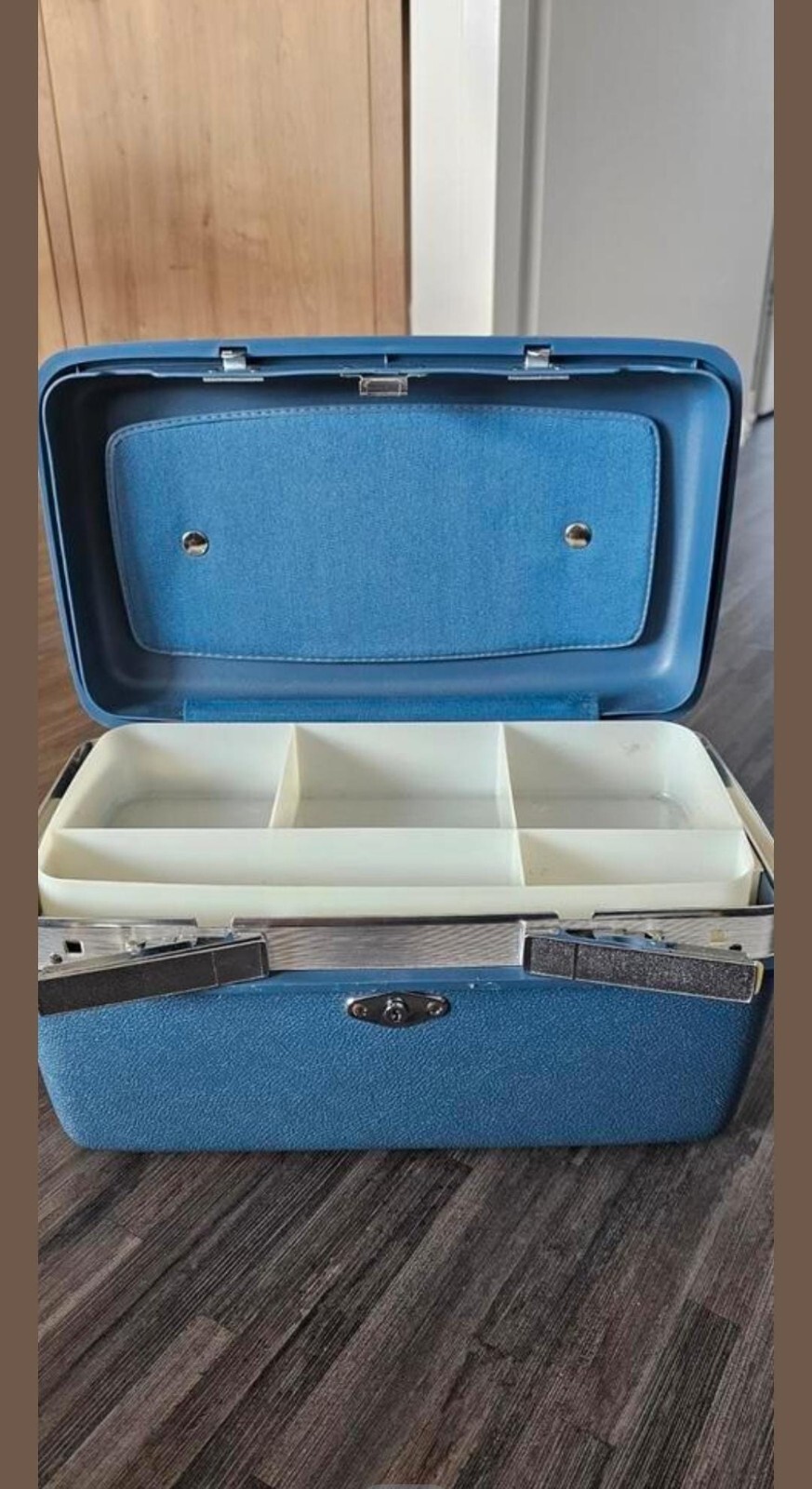 Vintage Royal Traveller Train Make Up Case With Tray in Blue