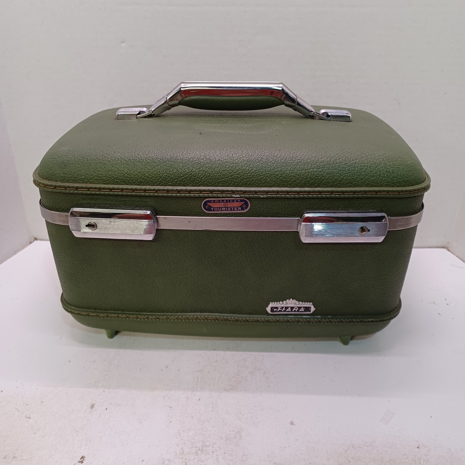 VINTAGE AVOCADO AMERICAN TOURISTER TIARA HARD TRAIN CASE