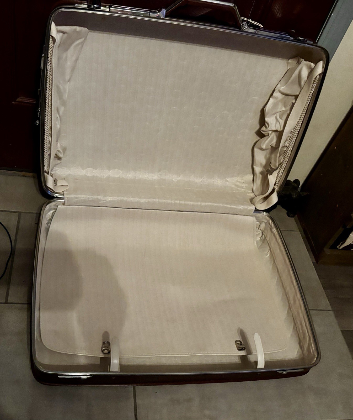 Vintage Samsonite 3 Piece Silhouette Hard Case Brown Luggage Set with Keys .