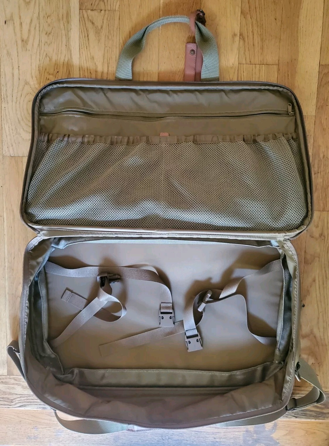 Hartmann Olive Green Nylon Shoulder Strap Carry On Travel Luggage Duffel Bag.