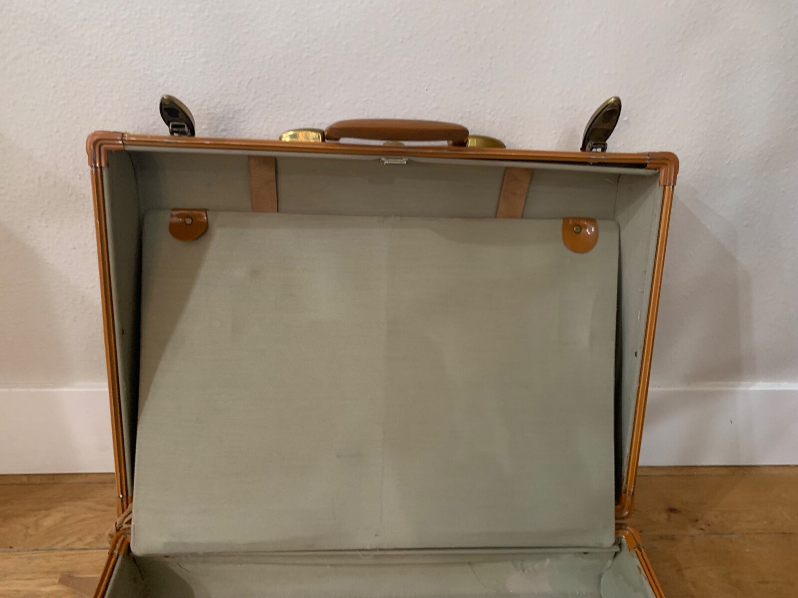 VINTAGE SUITCASE, Samsonite luggage, Travel Bag, Overnight bag, leather suitcase