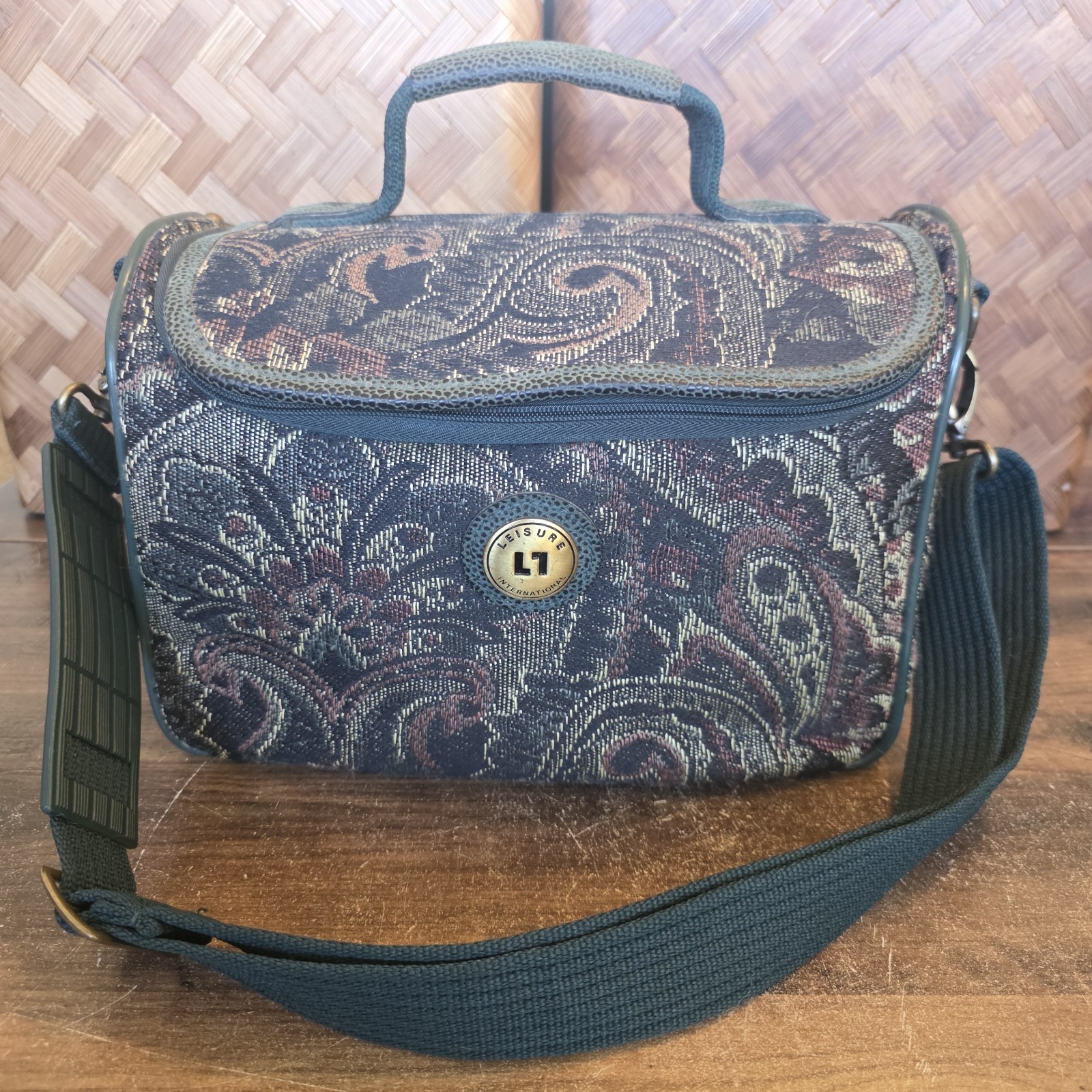 Leisure international Tapestry Travel Bag Vintage Pockets Carry On Zipper Close