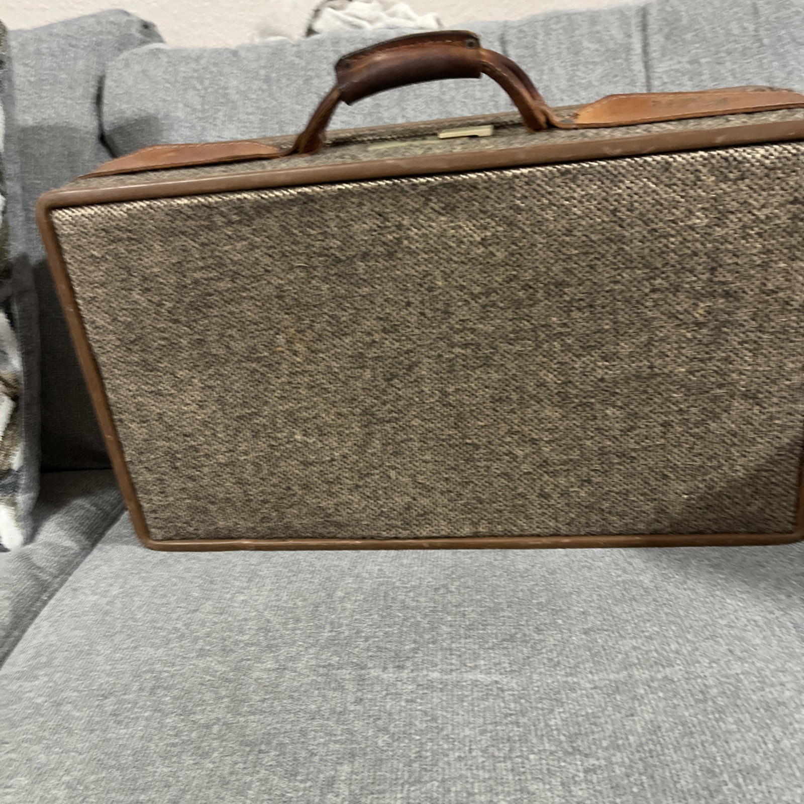 Vintage Hartmann Luggage Tweed Leather Suitcase With 4 Hartmann Hangers
