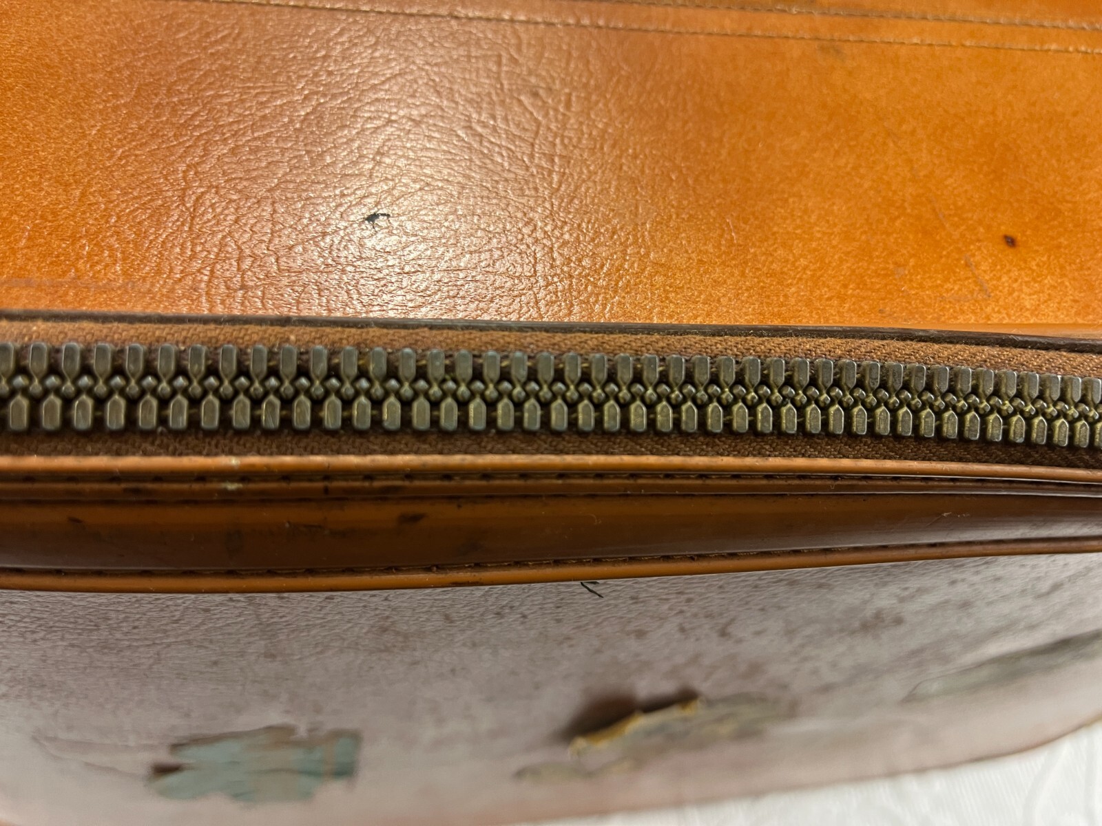 Vintage LARK Extra Large Brown Leather Suitcase 33 X 21 X 11