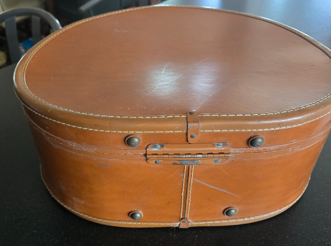 VTG Samsonite #4620 Round Hat Box/Train Case, All Original, No Stains