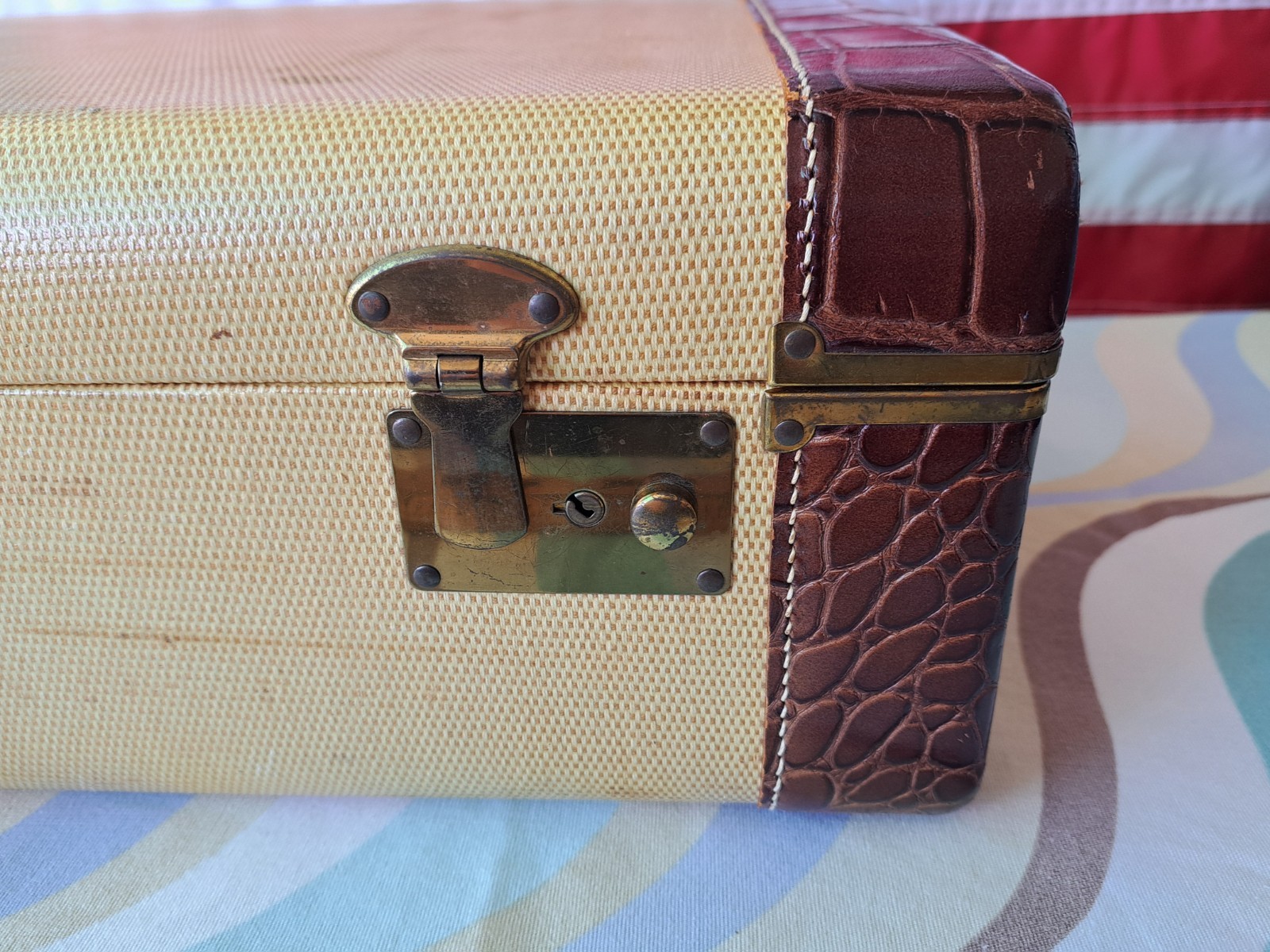 Vintage Air King Gold Tweed 24″ Suitcase Brown Embossed Alligator Leather