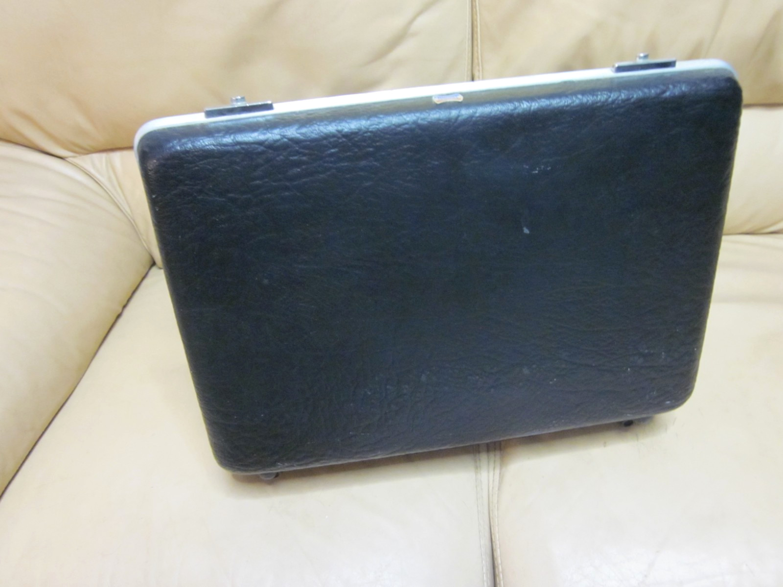 Vtg American Tourister Briefcase-Attache Black Hard Shell/Tan Inside No Key USA