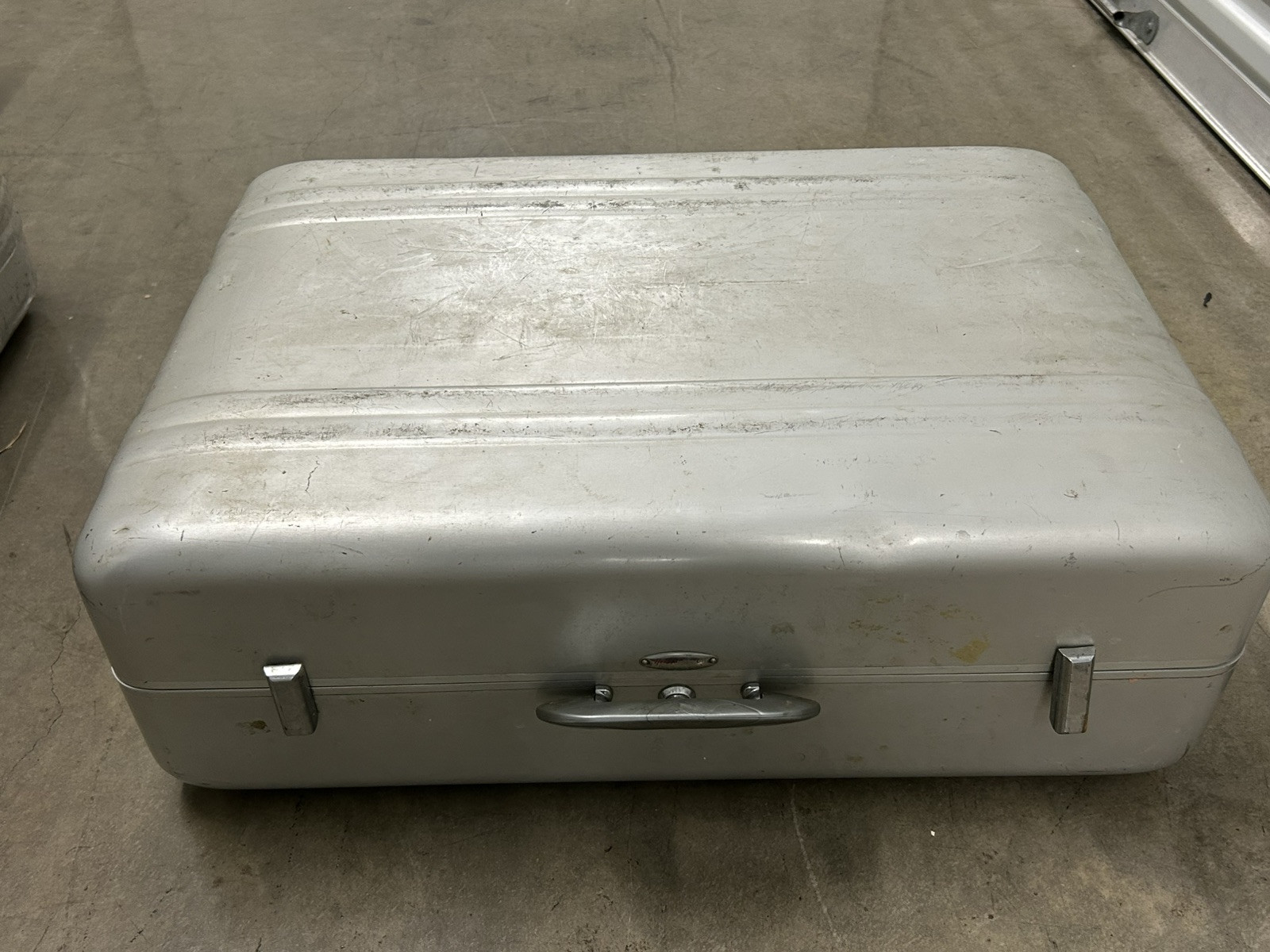 Vintage Halliburton Aluminum Suitcase 21″ x 13″ x 6″ No Key Blue Lining