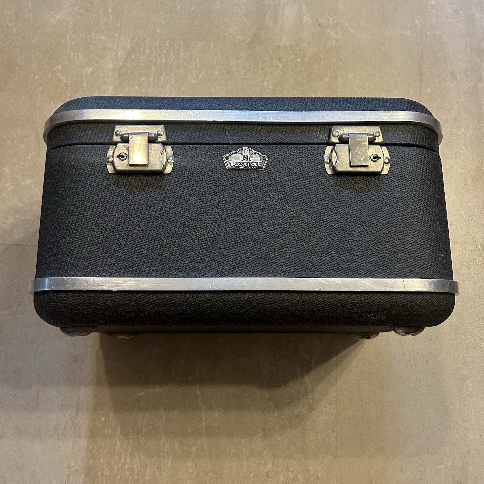 Vintage Royal Gray Train Case 1940s/50s Makeup Beauty Luggage Hard Shell Chicago