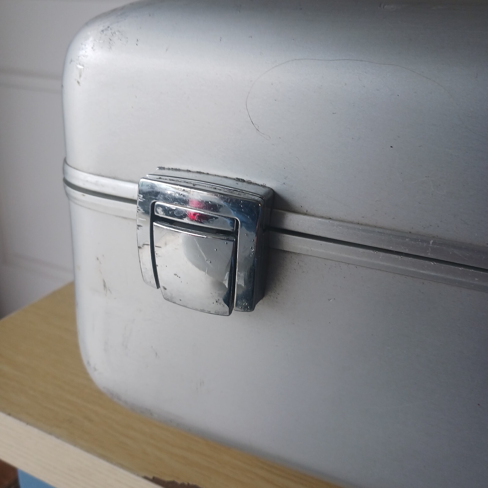 VTG Zero Halliburton Aluminum 21X17X7 LINED, Reg Z, Suitcase, Combination Lock