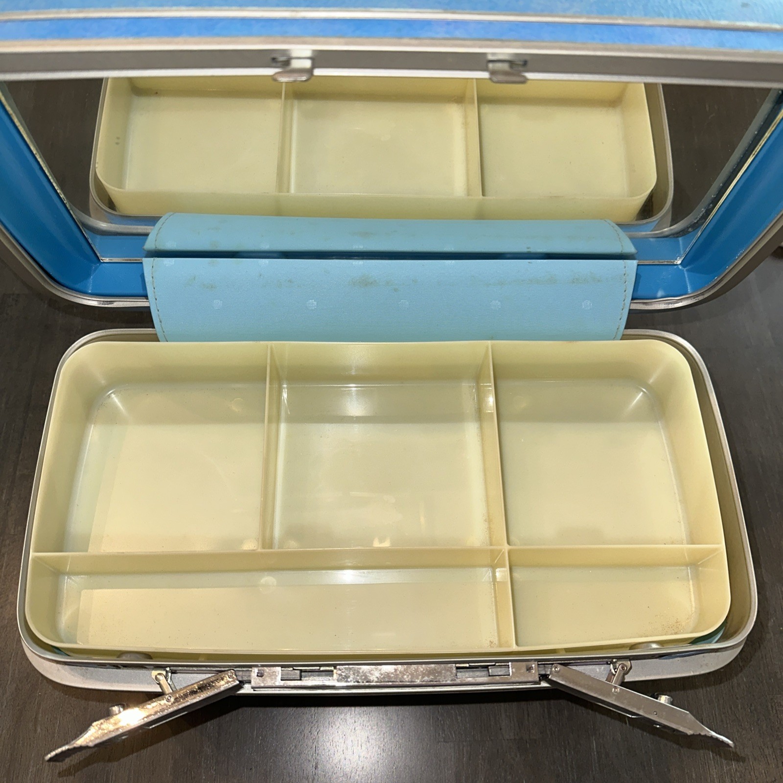 Vintage Sears Courier Train Case Sky Blue Makeup Vanity Box with Keys & Tray