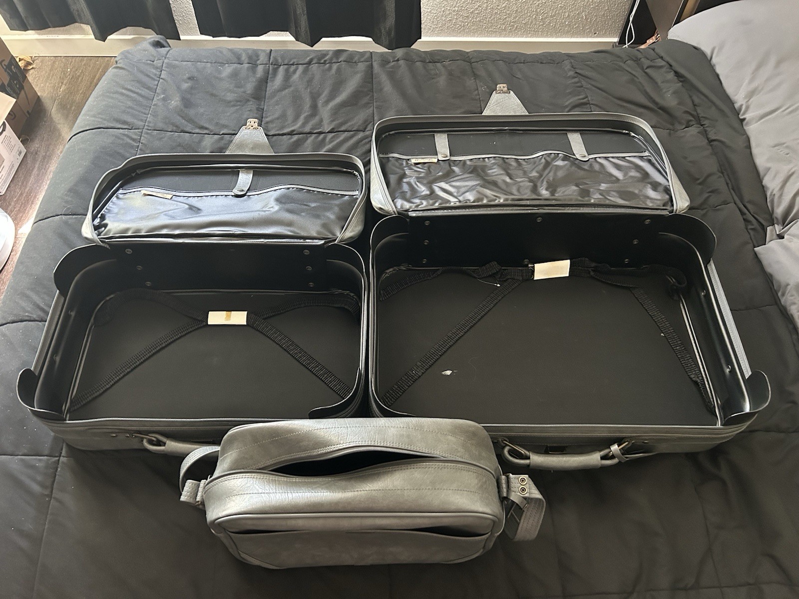 Anthony’s Vintage Suitcase 3-Piece Set