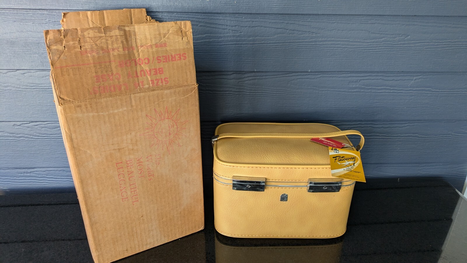 Vintage American Tourister US Luggage Size 14 Ladies Texon Melon Beauty Case