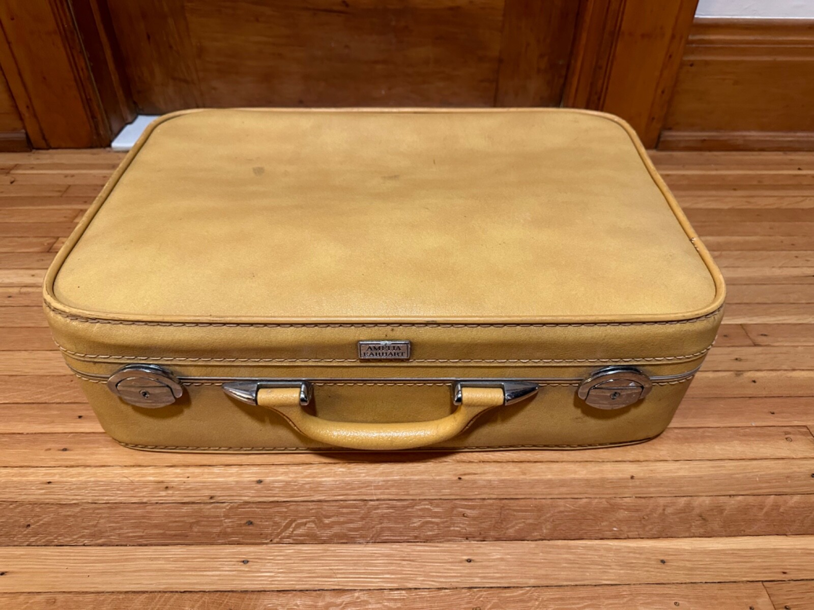 Vintage Mid Century Rare Yellow Amelia Earhart Luggage Large Suit Case 21x15x6