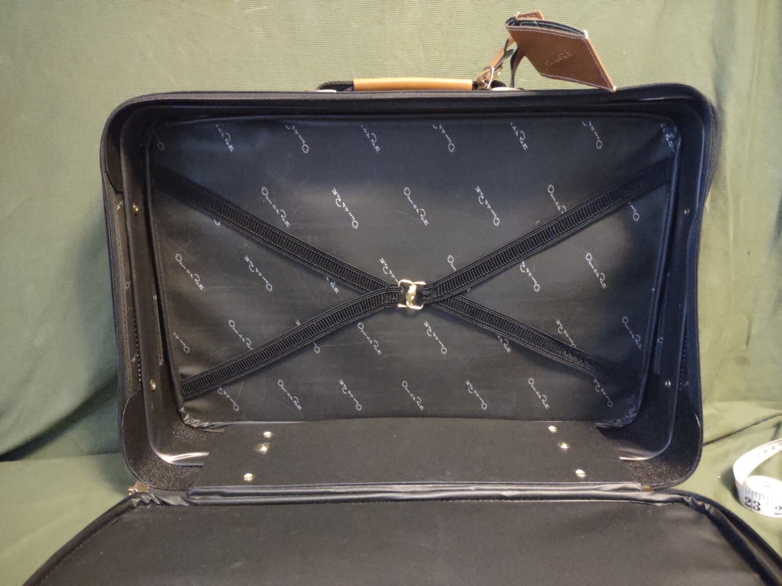 Vintage Oscar De La Renta Black Luggage Brown Leather 21×15 Taiwan Suitcase