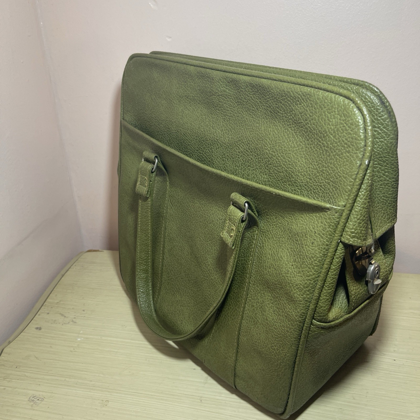 Vintage Royal Traveller Medalist Bag Green Carry On Samsonite 60-70s Retro