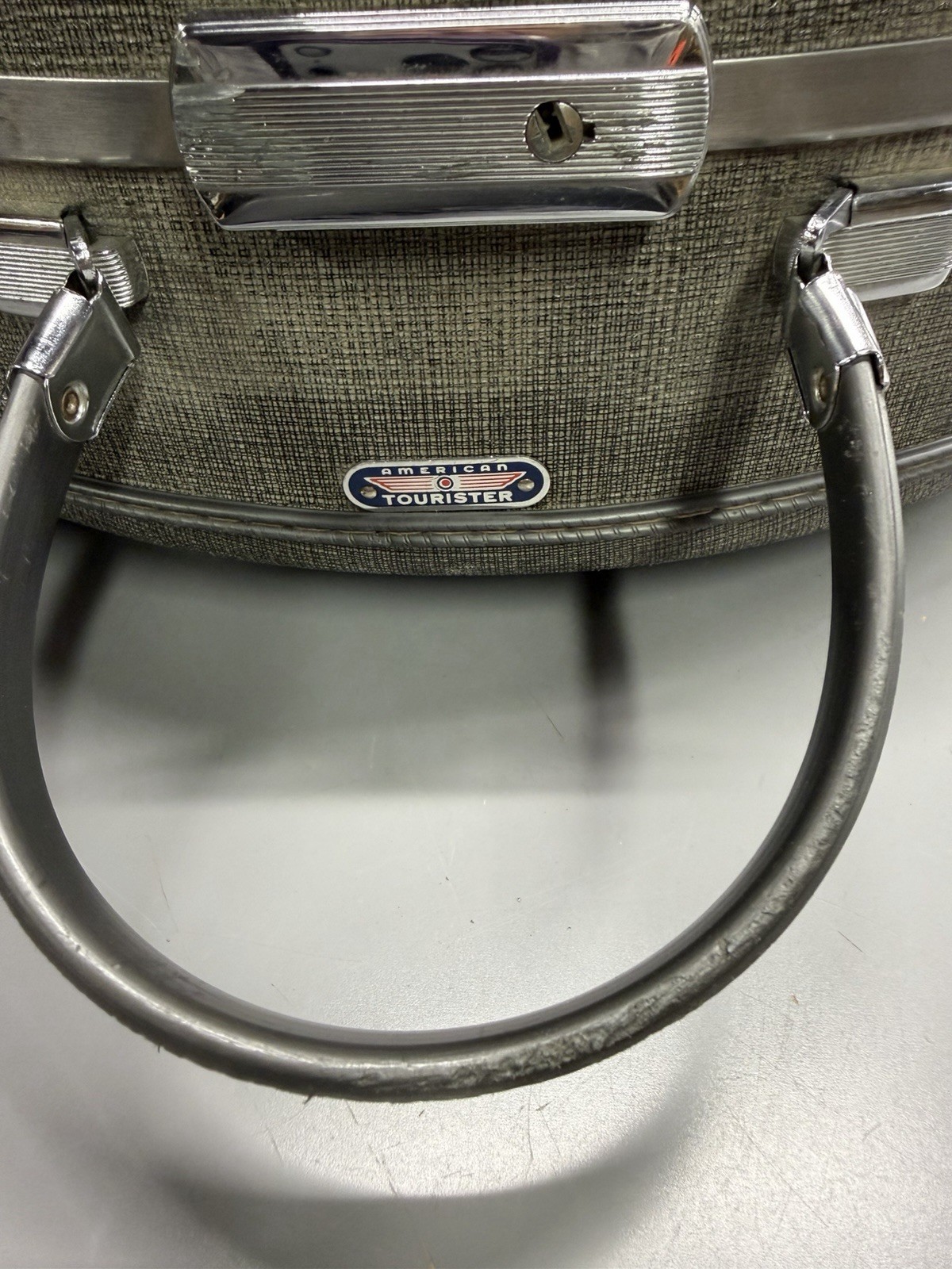 VTG American Tourister Tiara Round Travel Luggage Hat Suitcase Gray Tweed 19”