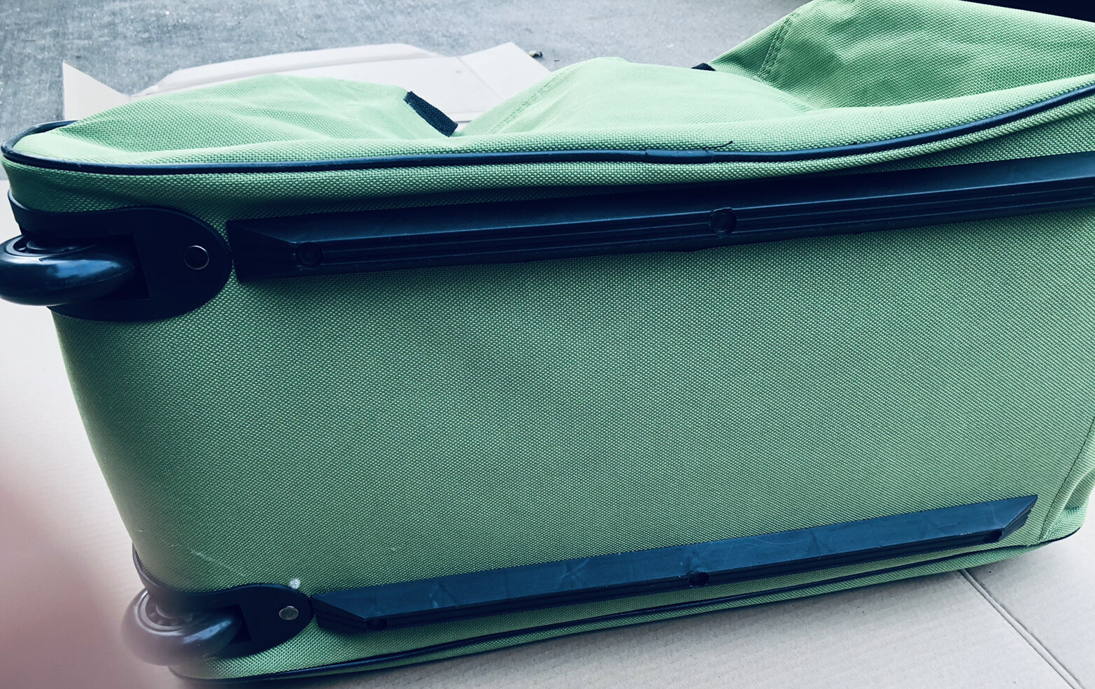 American Turister Duffle Travel Bag 21x12X12 Inches