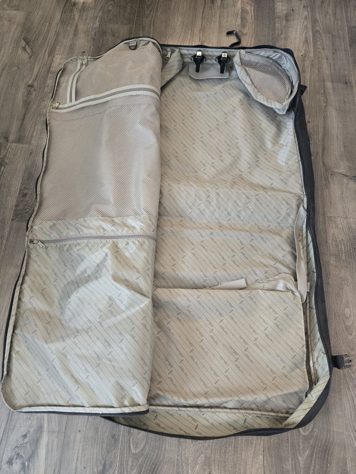 Vintage Atlantic Black Seahorse Hanging Garment Bag Heavy Duty Bi-Fold Luggage