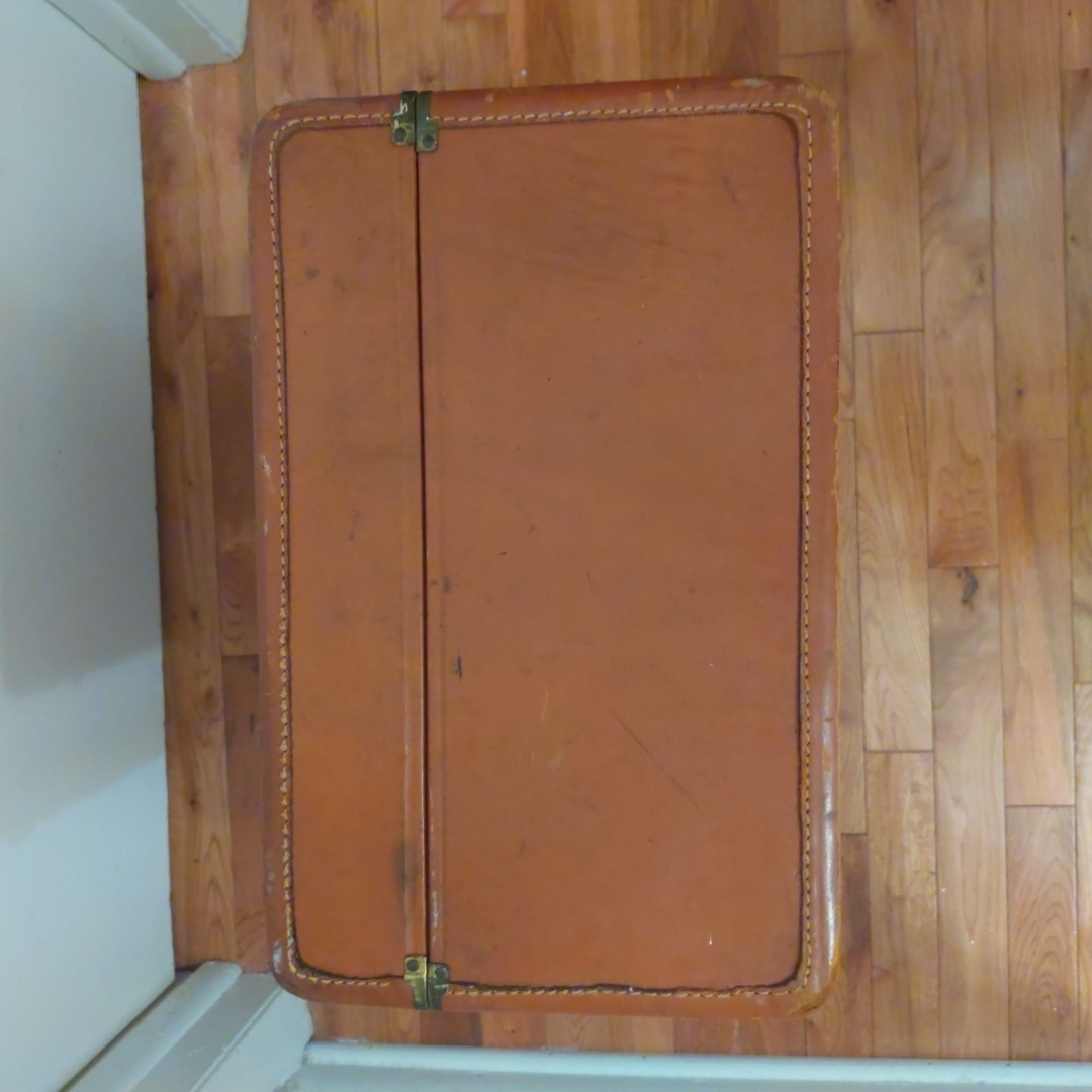 Vintage Large Leather Hardshell Suitcase From US Trunk Company 18x17x10