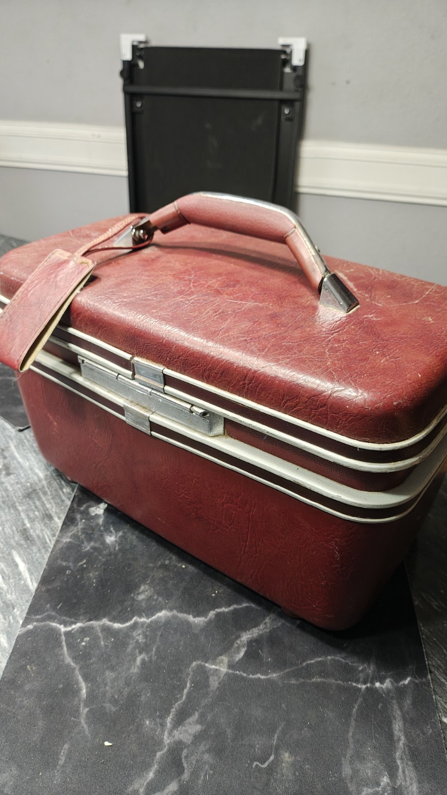 Vintage Samsonite Silhouette Train Case Cranberry with Mirror