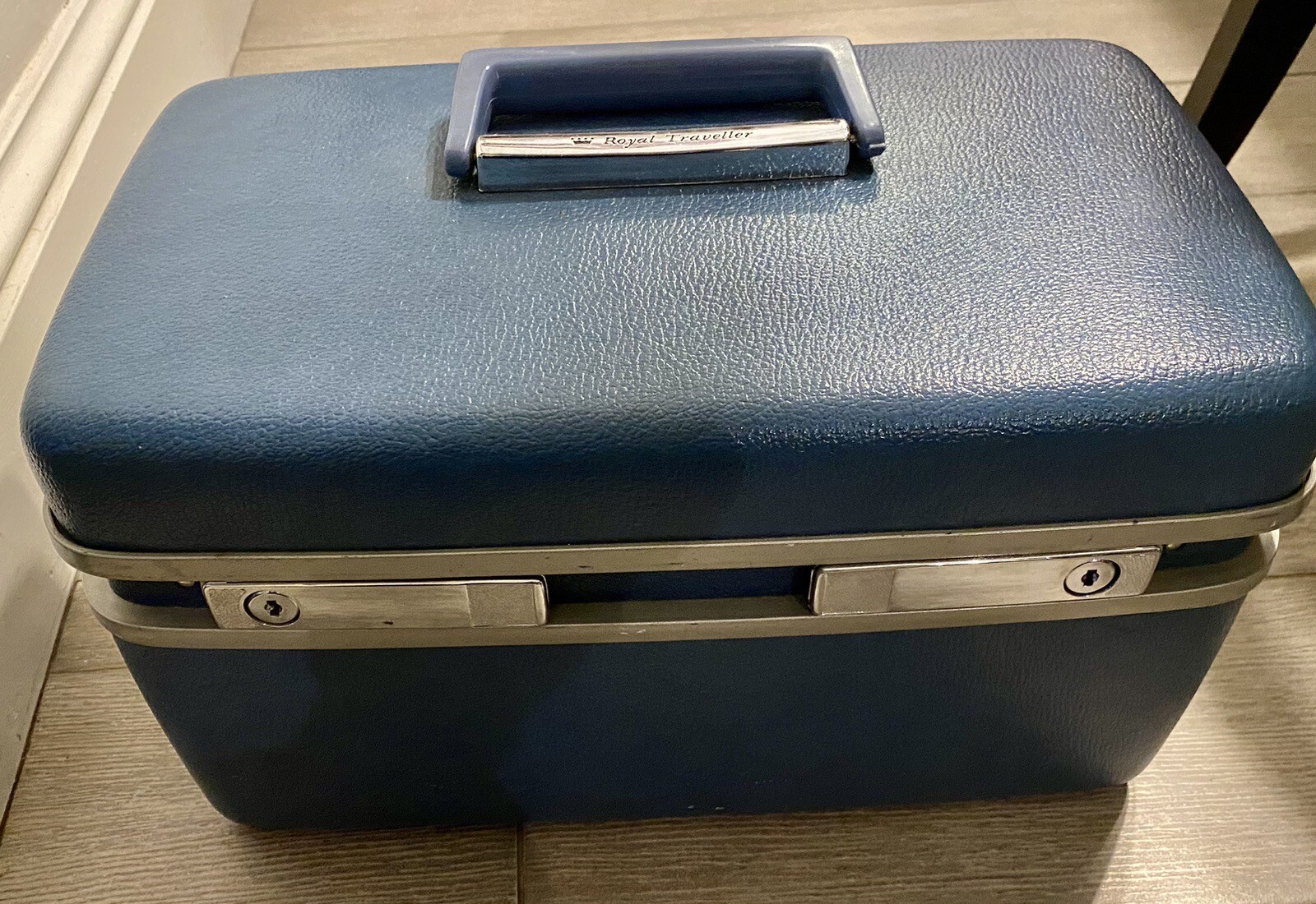 Royal Traveler Medalist Blue Train Case, Key, Samsonite
