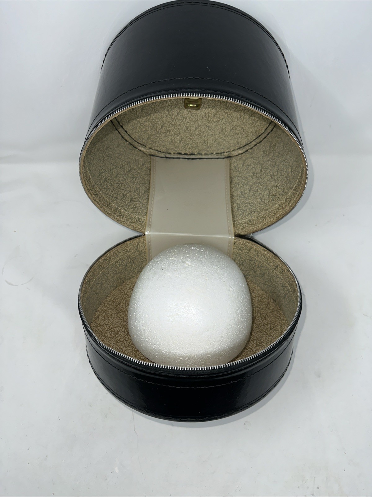 Vintage Black Patent Leather Wig Hat Box Zipper Handle Travel Case Large