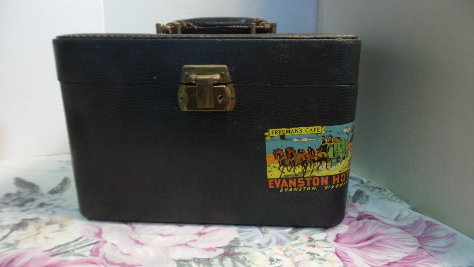 Vtg 50’s Congress Luggage Cosmetics/Makeup Suitcase VTG SticKER DECALS 12x7x8