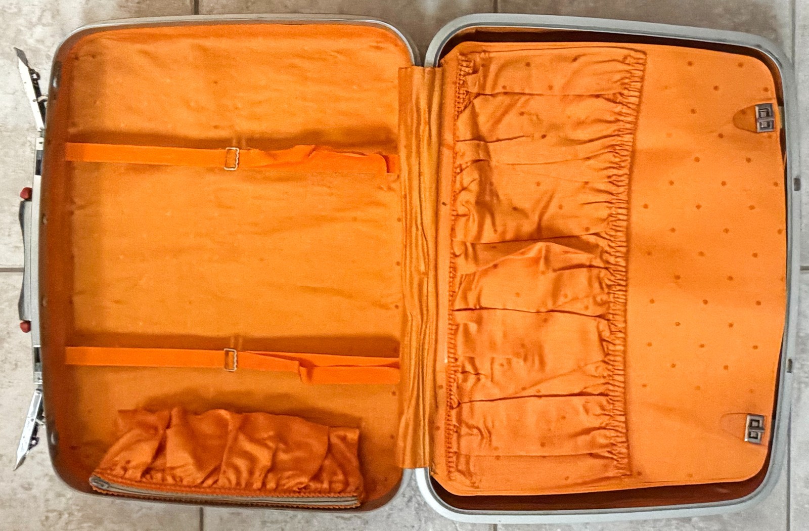 Orange Silhouette Samsonite Vintage Suitcase Hard Shell Approx 20x15x6″ w/ Keys
