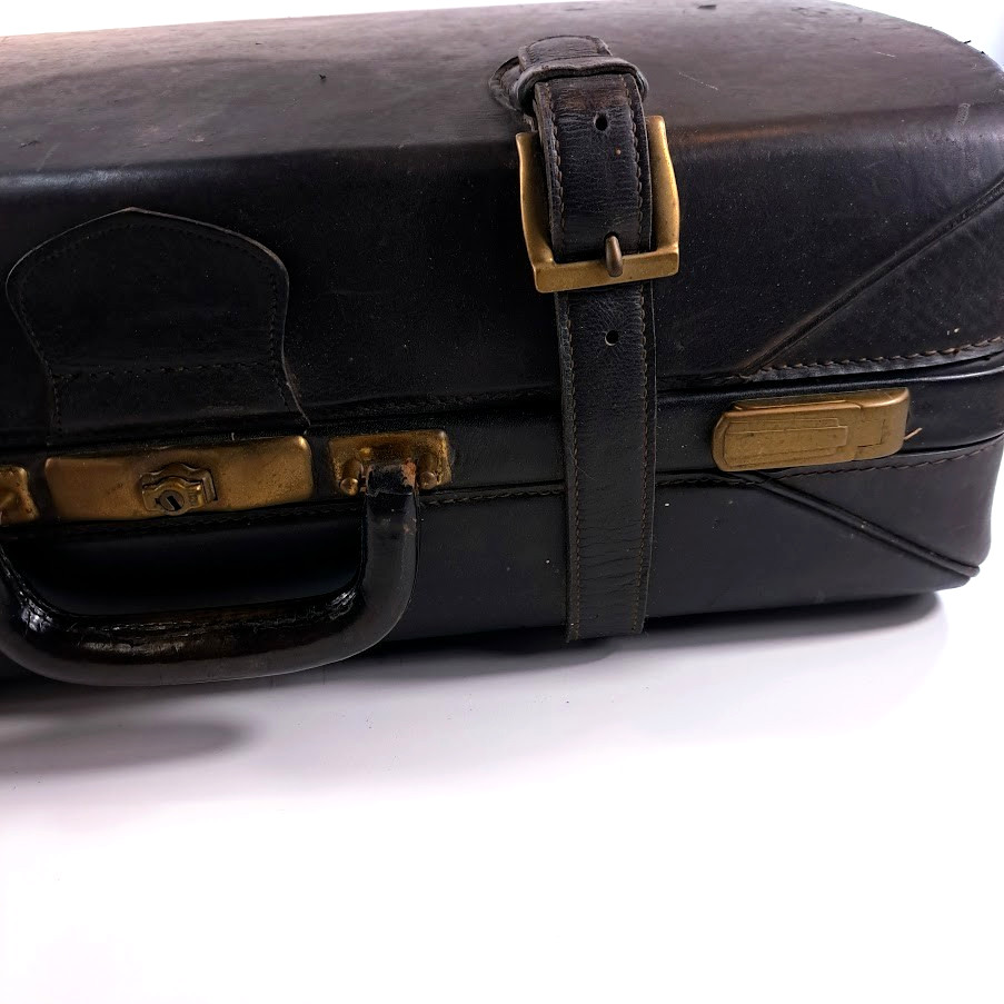 VINTAGE 1930s PILOTS SUITCASE WITH ORIGINAL DELTA AIR LINES 1930s LOGO
