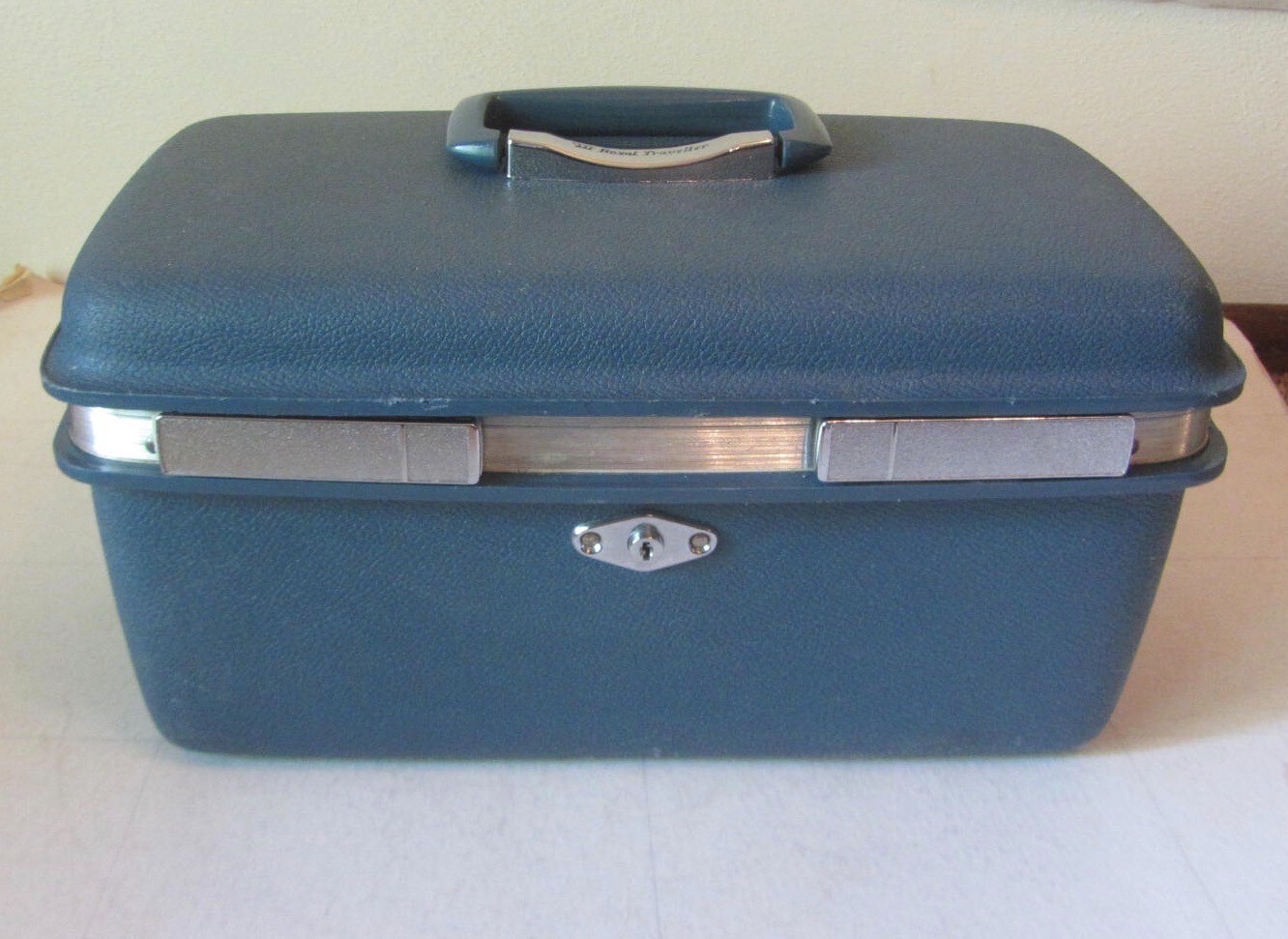 Vtg 1960s Samsonite ROYAL TRAVELLER Hard Case Blue Overnight Train Case Luggage